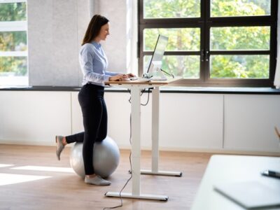 Many Health Benefits of Using a Standing Desk